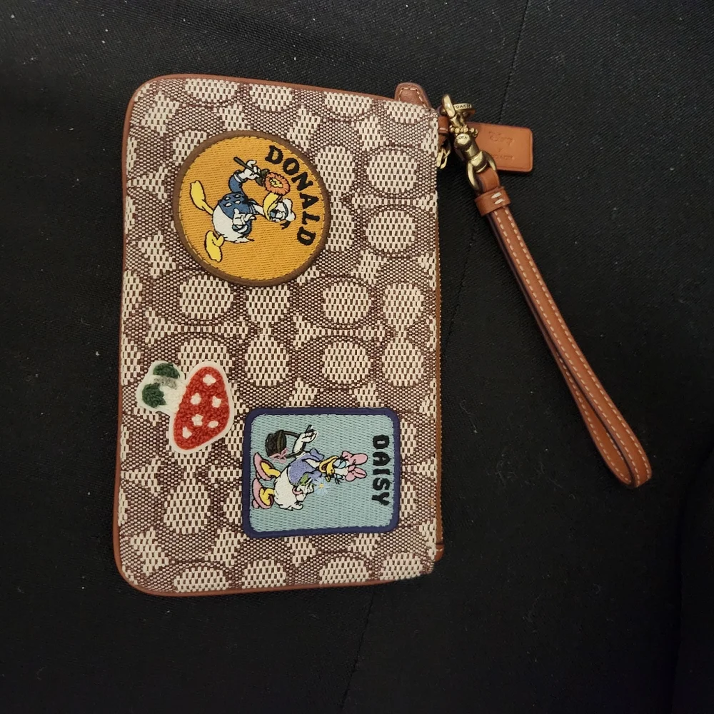 Coach X Disney Mickey Wristlet❤️